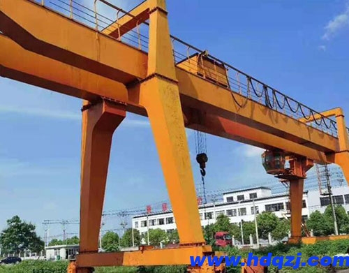 如何獲得龍門吊司機(jī)操作證，需要滿足哪些條件和通過哪些考試？