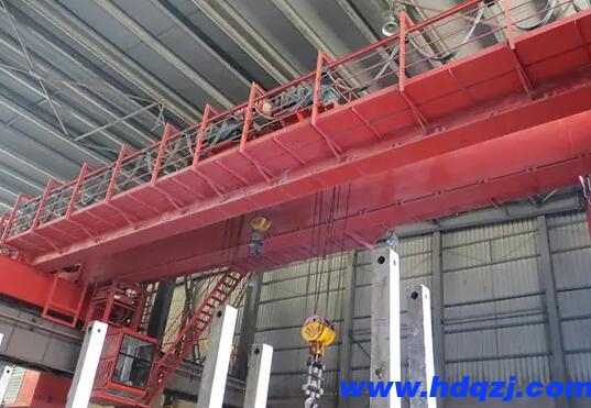 橋式起重機(jī)的主梁(承重梁)出現(xiàn)彎曲有什么后果？有什么比較合適的處理方式？