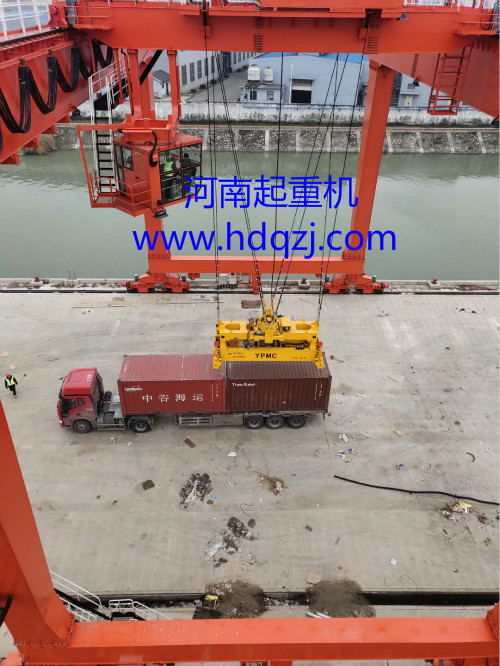 MJ型軌道式集裝箱門(mén)式起重機(jī)圖片