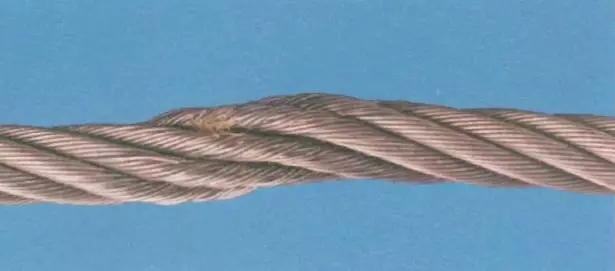 起重機鋼絲繩紐結(jié)（逆向）應(yīng)該立即報廢