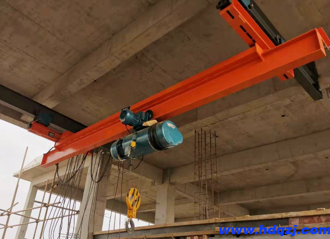 單梁起重機(jī)起止搖晃的原因及影響，怎么吊裝？