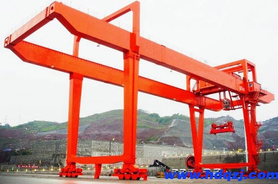 雙梁U型吊鉤門式起重機 雙梁U型吊鉤門式起重機