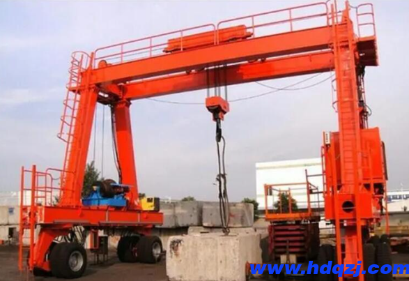 移動式龍門吊起重機(jī)結(jié)構(gòu)和特點(diǎn) 移動式龍門吊起重機(jī)結(jié)構(gòu)和特點(diǎn)